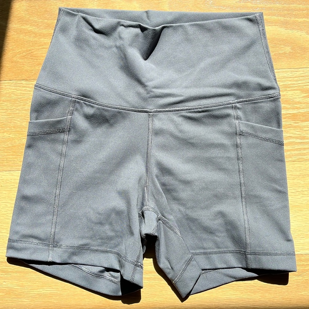 Yogalicious Lux Tribeca 5” Workout Shorts with Pockets